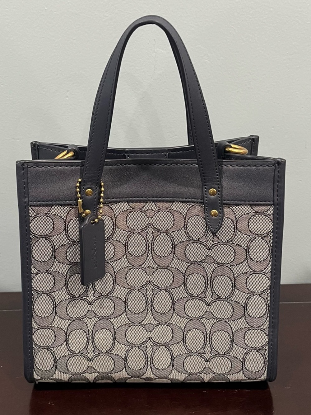 Coach Field Tote 22 in Signature Jacquard